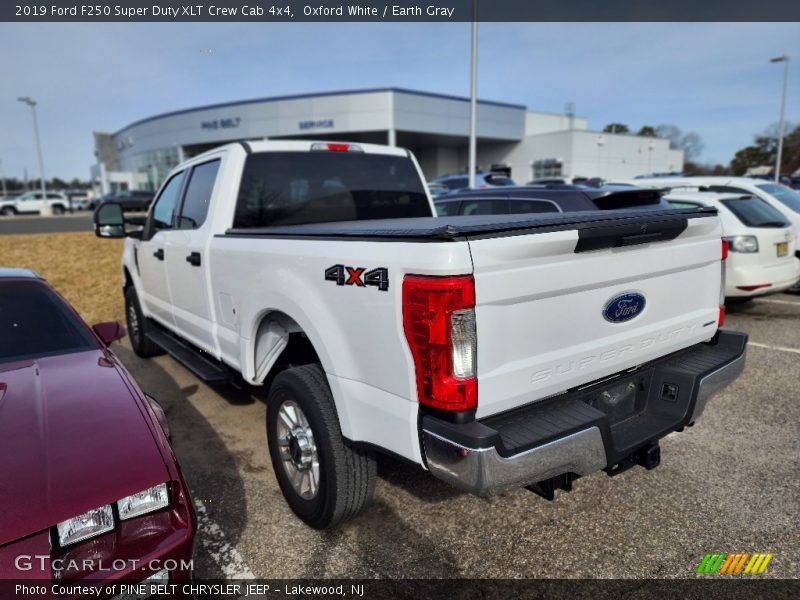 Oxford White / Earth Gray 2019 Ford F250 Super Duty XLT Crew Cab 4x4