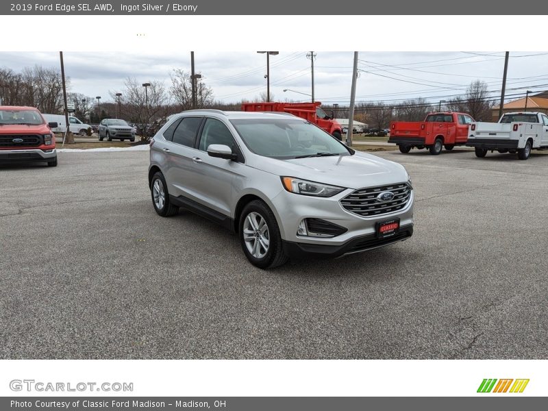 Front 3/4 View of 2019 Edge SEL AWD