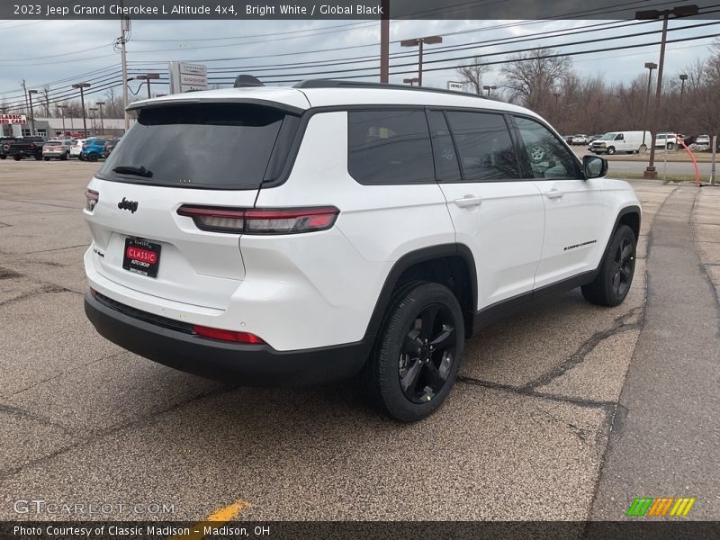 Bright White / Global Black 2023 Jeep Grand Cherokee L Altitude 4x4