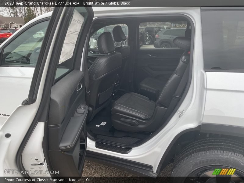 Bright White / Global Black 2023 Jeep Grand Cherokee L Altitude 4x4