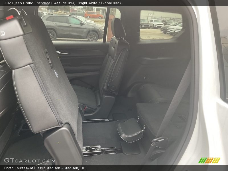 Bright White / Global Black 2023 Jeep Grand Cherokee L Altitude 4x4