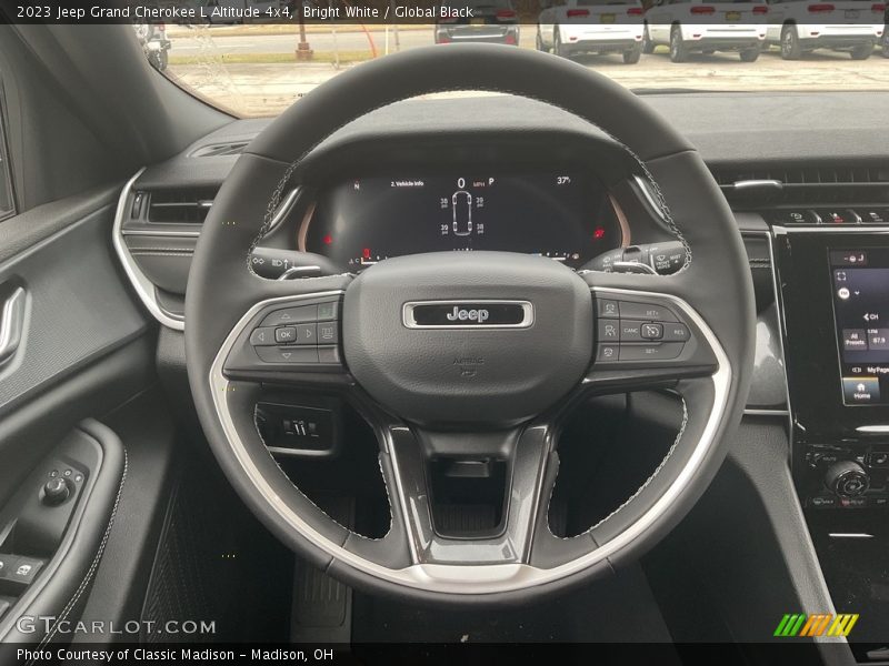 Bright White / Global Black 2023 Jeep Grand Cherokee L Altitude 4x4