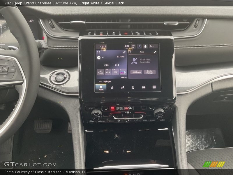 Bright White / Global Black 2023 Jeep Grand Cherokee L Altitude 4x4