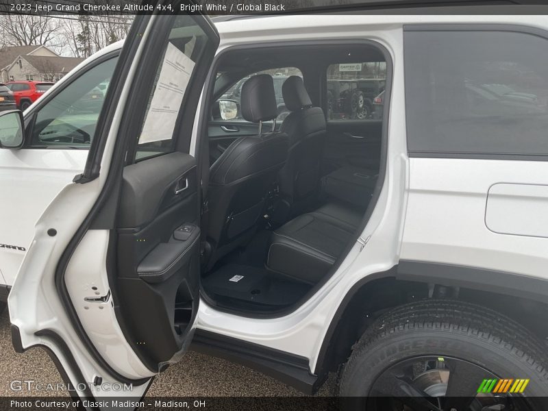 Bright White / Global Black 2023 Jeep Grand Cherokee Altitude 4x4