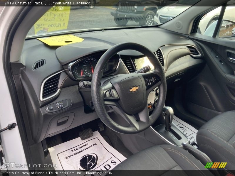 Summit White / Jet Black 2019 Chevrolet Trax LT
