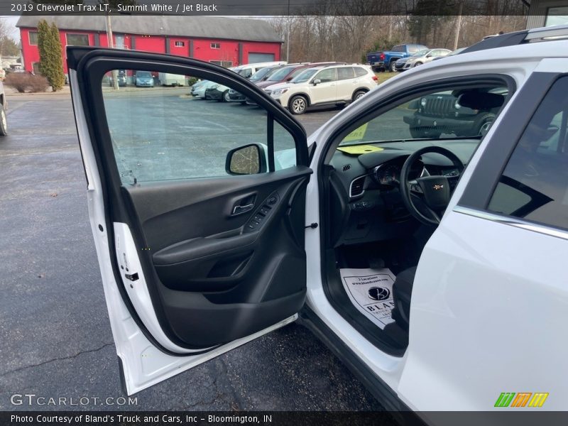 Summit White / Jet Black 2019 Chevrolet Trax LT