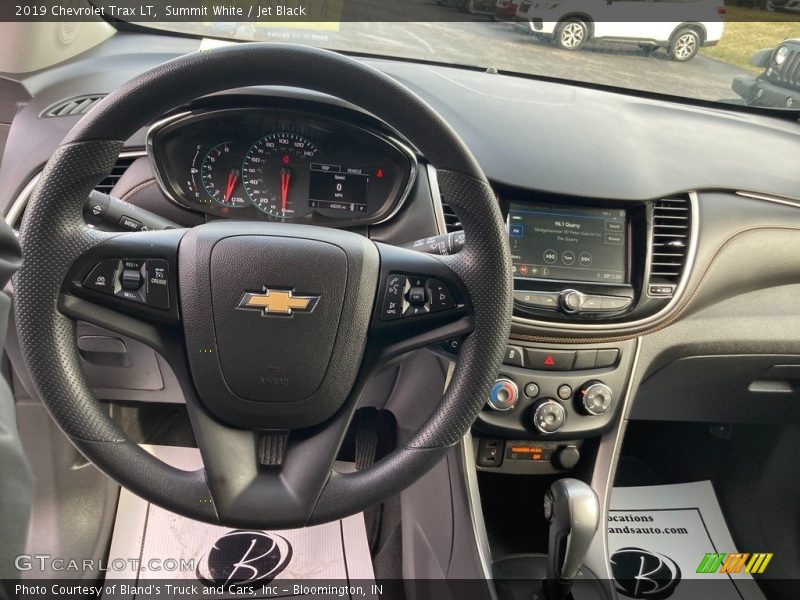 Summit White / Jet Black 2019 Chevrolet Trax LT