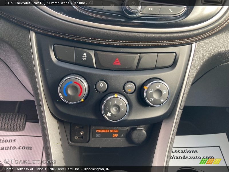 Summit White / Jet Black 2019 Chevrolet Trax LT