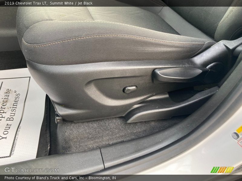 Summit White / Jet Black 2019 Chevrolet Trax LT