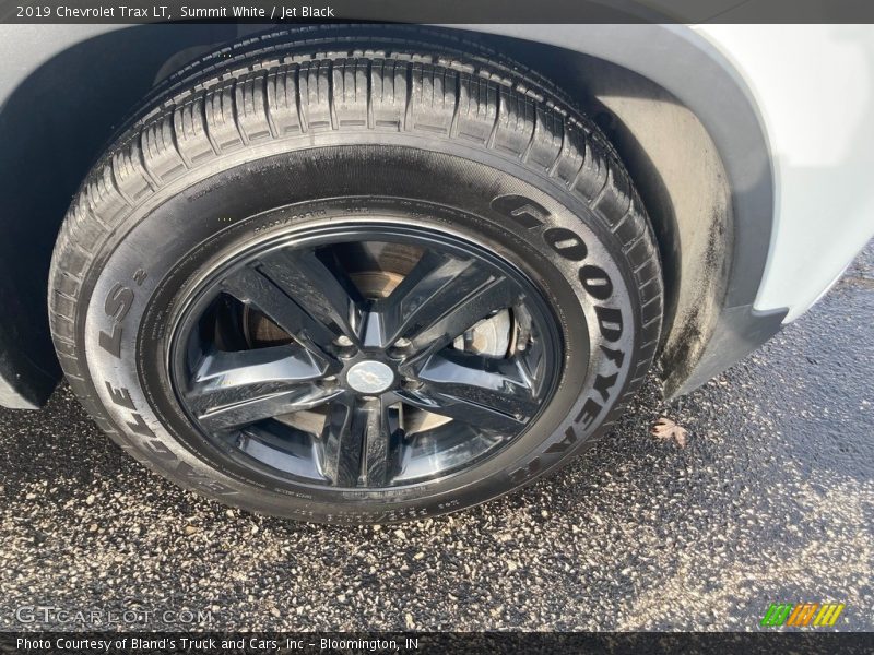 Summit White / Jet Black 2019 Chevrolet Trax LT