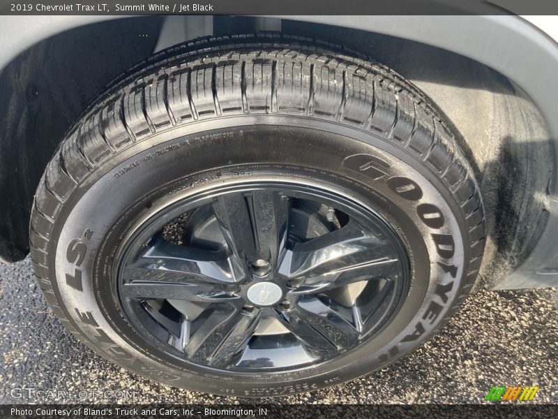 Summit White / Jet Black 2019 Chevrolet Trax LT