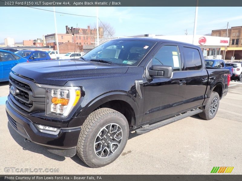 Front 3/4 View of 2023 F150 XLT SuperCrew 4x4
