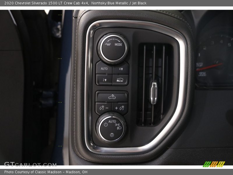 Controls of 2020 Silverado 1500 LT Crew Cab 4x4