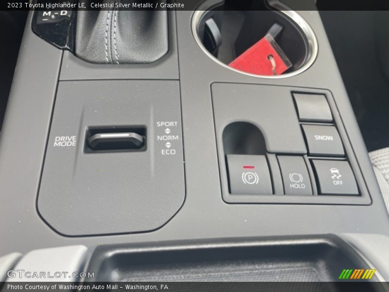 Celestial Silver Metallic / Graphite 2023 Toyota Highlander LE