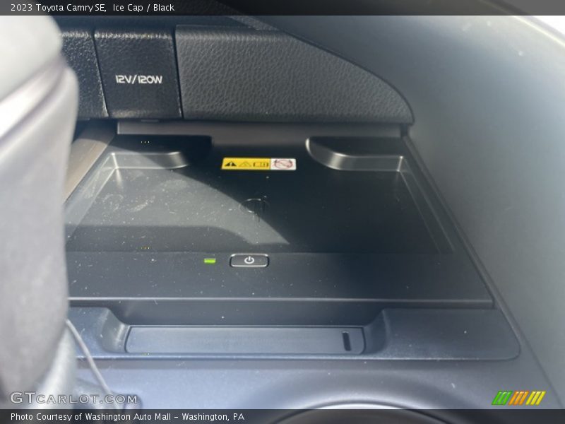 Ice Cap / Black 2023 Toyota Camry SE