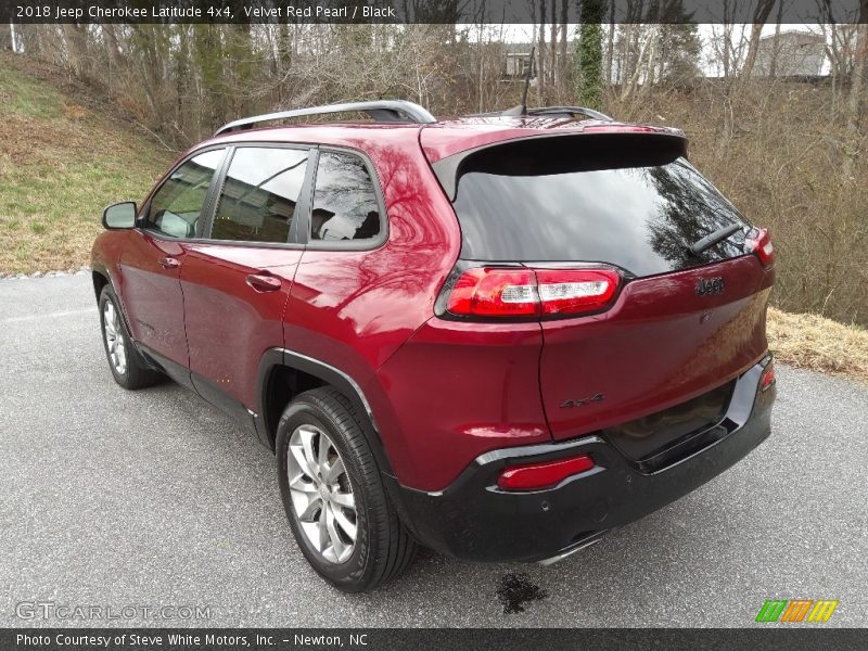 Velvet Red Pearl / Black 2018 Jeep Cherokee Latitude 4x4