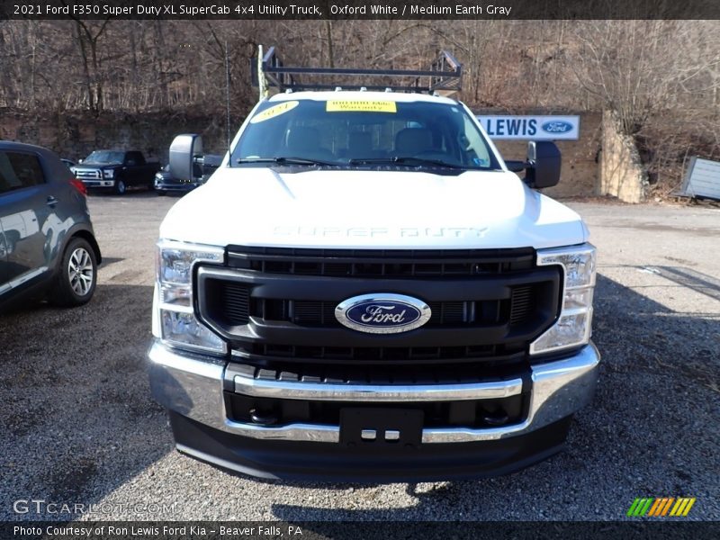 Oxford White / Medium Earth Gray 2021 Ford F350 Super Duty XL SuperCab 4x4 Utility Truck