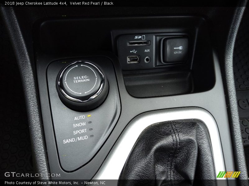 Velvet Red Pearl / Black 2018 Jeep Cherokee Latitude 4x4