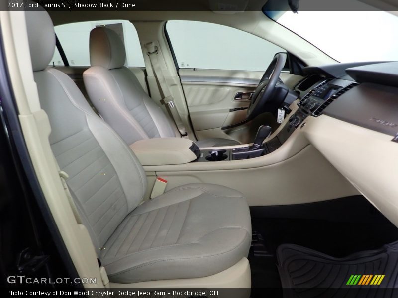 Front Seat of 2017 Taurus SE
