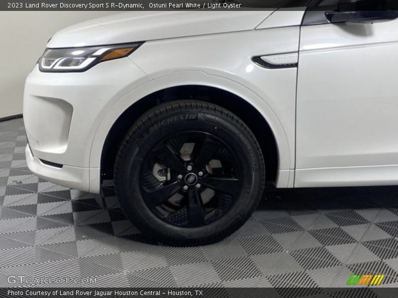 Ostuni Pearl White / Light Oyster 2023 Land Rover Discovery Sport S R-Dynamic