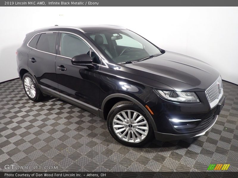 Front 3/4 View of 2019 MKC AWD