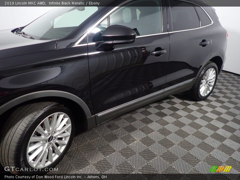 Infinite Black Metallic / Ebony 2019 Lincoln MKC AWD