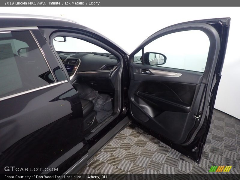 Infinite Black Metallic / Ebony 2019 Lincoln MKC AWD