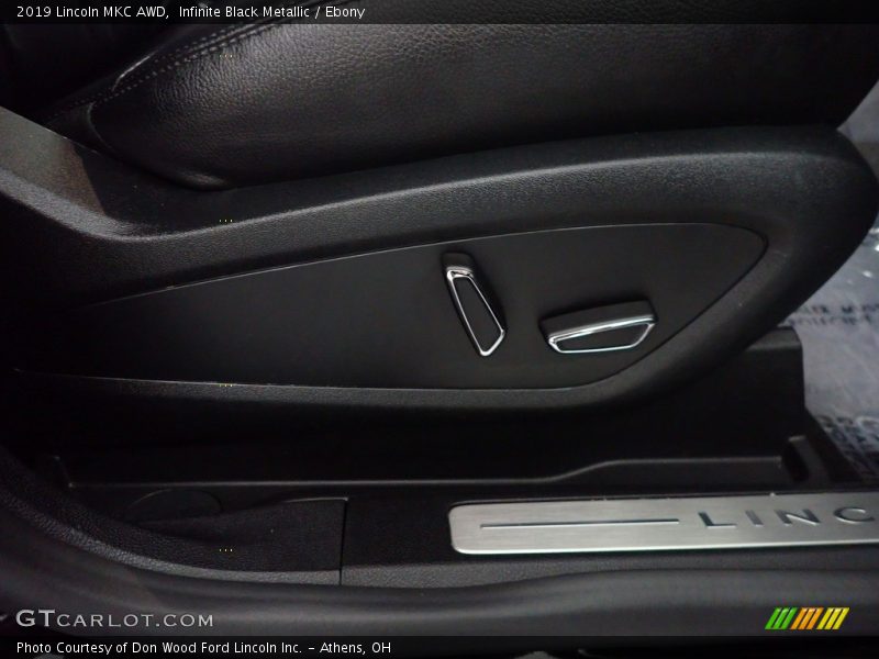 Infinite Black Metallic / Ebony 2019 Lincoln MKC AWD