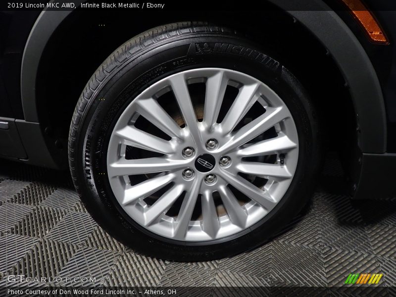 Infinite Black Metallic / Ebony 2019 Lincoln MKC AWD