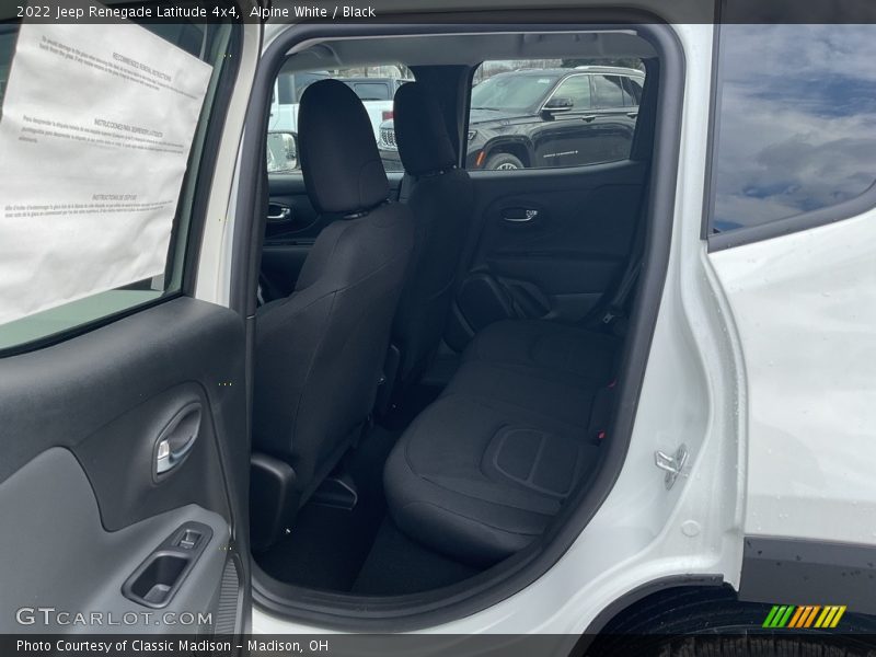 Alpine White / Black 2022 Jeep Renegade Latitude 4x4