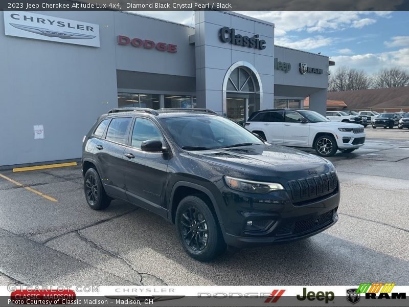 Diamond Black Crystal Pearl / Black 2023 Jeep Cherokee Altitude Lux 4x4