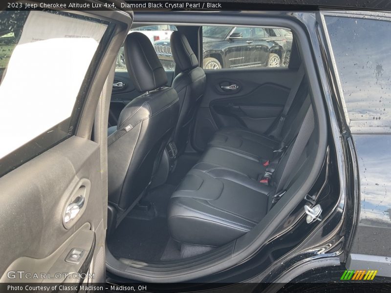 Diamond Black Crystal Pearl / Black 2023 Jeep Cherokee Altitude Lux 4x4