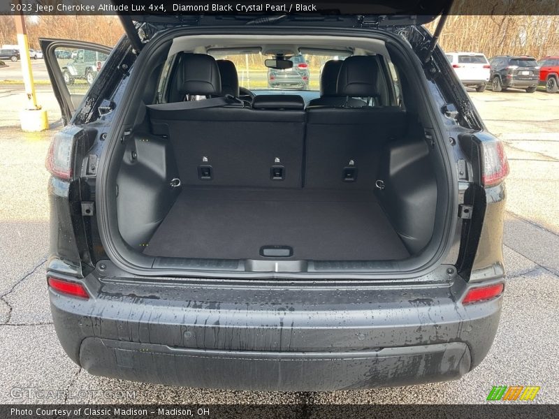 Diamond Black Crystal Pearl / Black 2023 Jeep Cherokee Altitude Lux 4x4