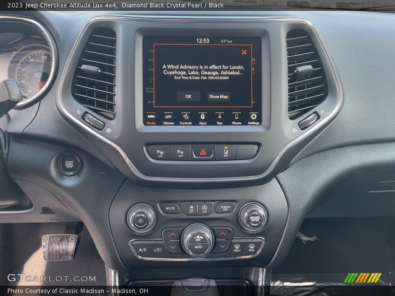 Diamond Black Crystal Pearl / Black 2023 Jeep Cherokee Altitude Lux 4x4