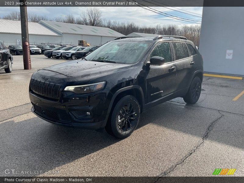 Diamond Black Crystal Pearl / Black 2023 Jeep Cherokee Altitude Lux 4x4