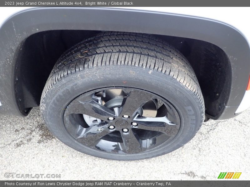Bright White / Global Black 2023 Jeep Grand Cherokee L Altitude 4x4