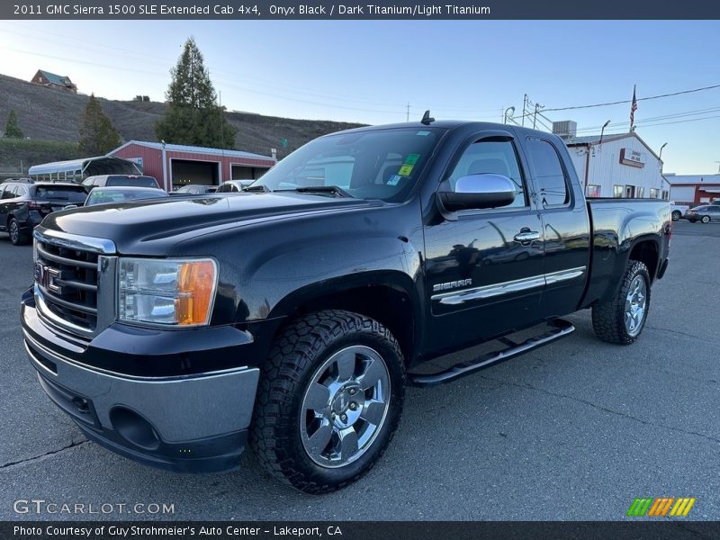 Front 3/4 View of 2011 Sierra 1500 SLE Extended Cab 4x4