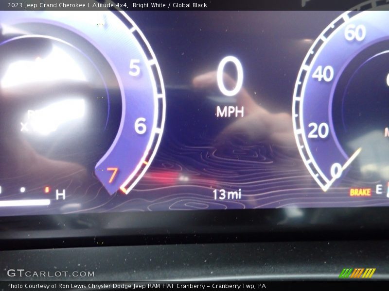 Bright White / Global Black 2023 Jeep Grand Cherokee L Altitude 4x4