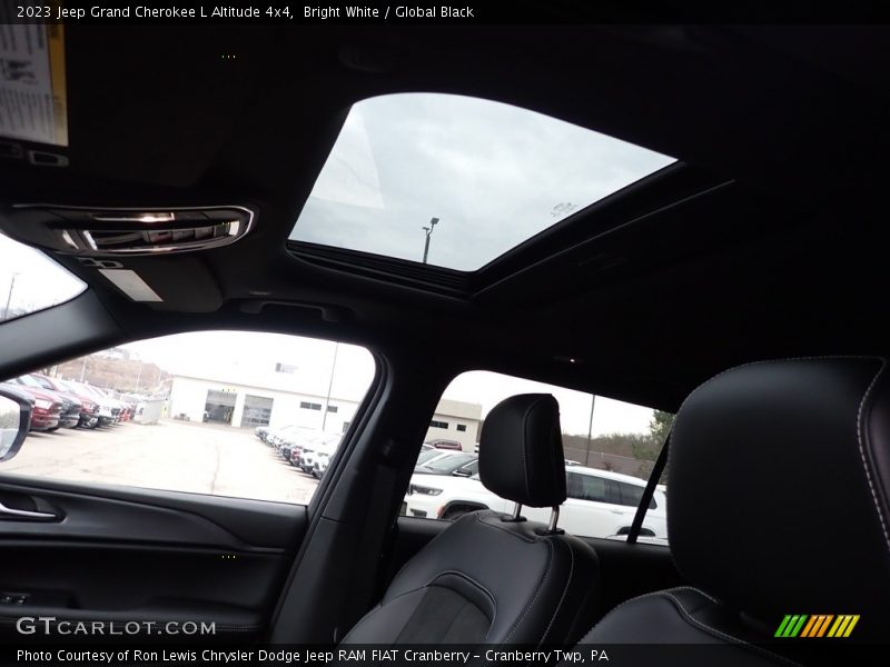 Bright White / Global Black 2023 Jeep Grand Cherokee L Altitude 4x4