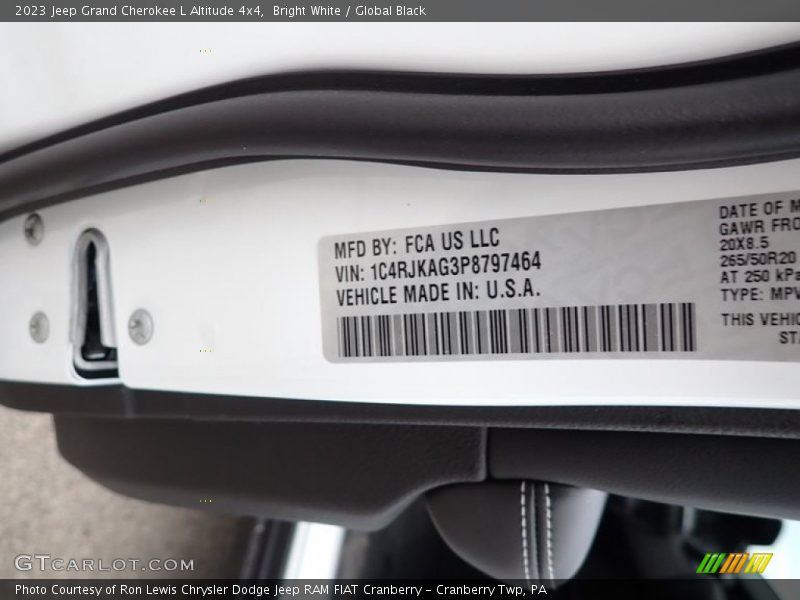 Bright White / Global Black 2023 Jeep Grand Cherokee L Altitude 4x4