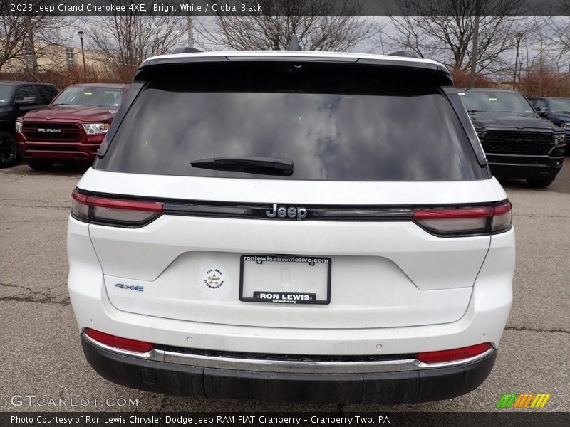 Bright White / Global Black 2023 Jeep Grand Cherokee 4XE