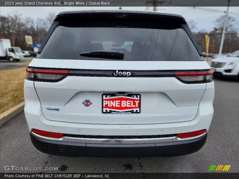 Bright White / Global Black 2023 Jeep Grand Cherokee 4XE