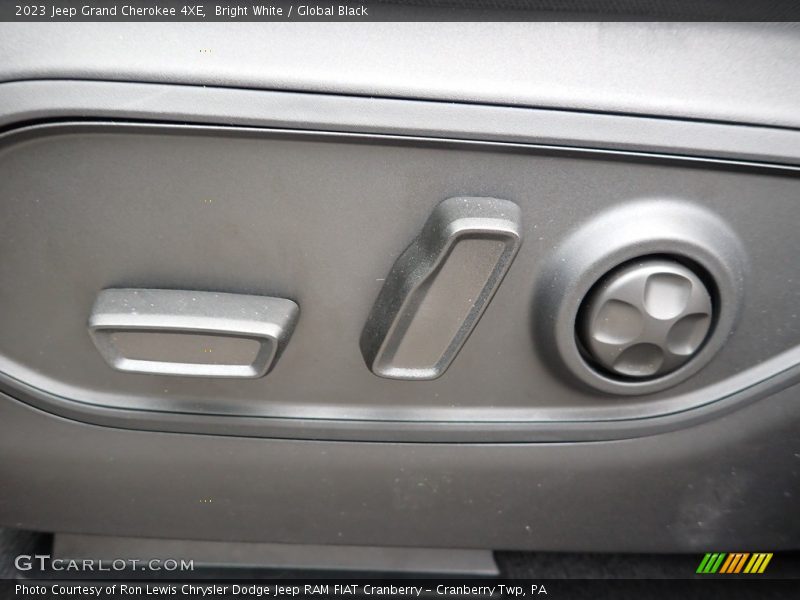 Bright White / Global Black 2023 Jeep Grand Cherokee 4XE