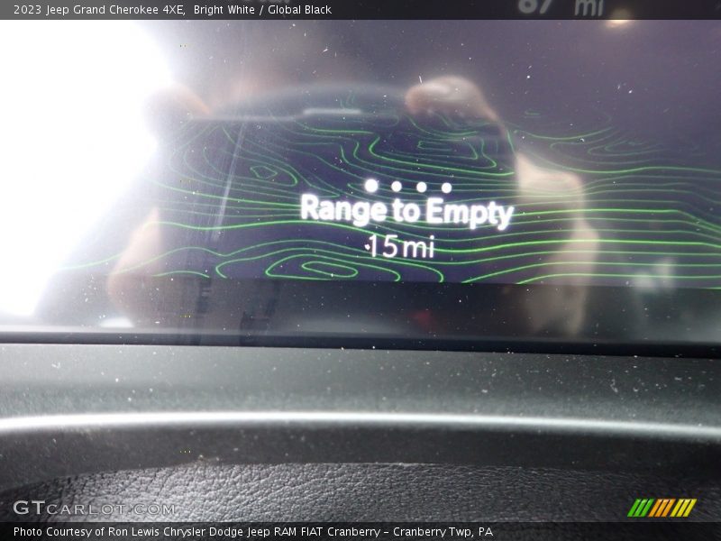 Bright White / Global Black 2023 Jeep Grand Cherokee 4XE