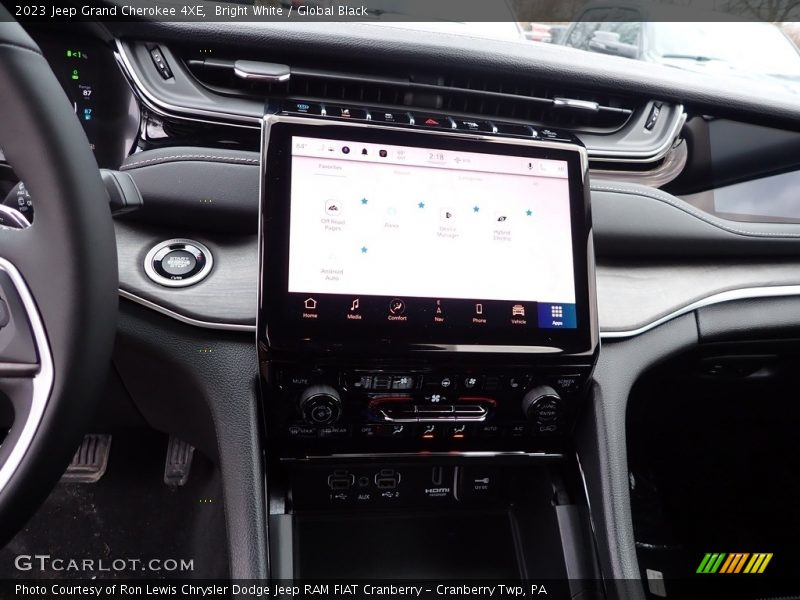 Bright White / Global Black 2023 Jeep Grand Cherokee 4XE
