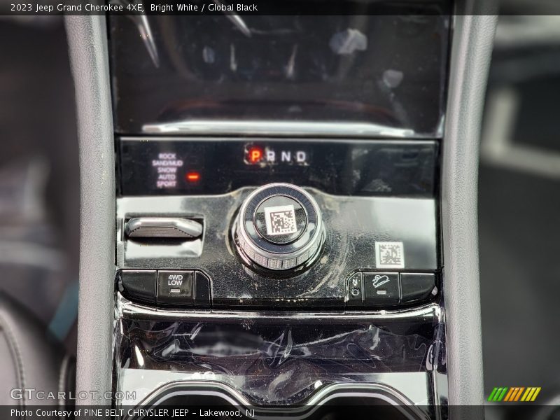 Bright White / Global Black 2023 Jeep Grand Cherokee 4XE