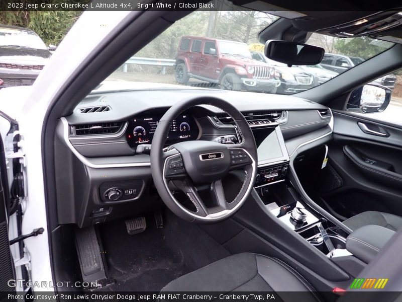 Bright White / Global Black 2023 Jeep Grand Cherokee L Altitude 4x4