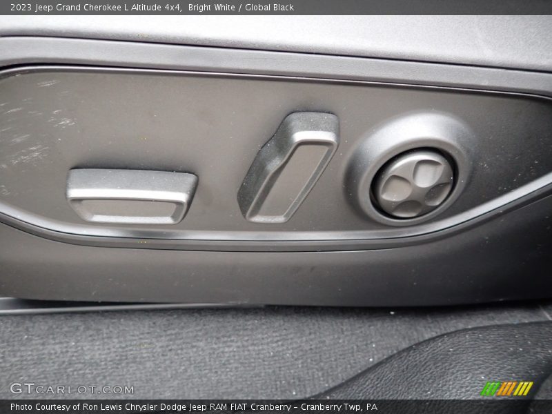Bright White / Global Black 2023 Jeep Grand Cherokee L Altitude 4x4