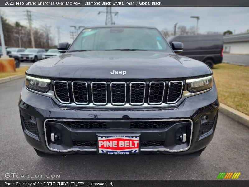 Diamond Black Crystal Pearl / Global Black 2023 Jeep Grand Cherokee Overland 4x4