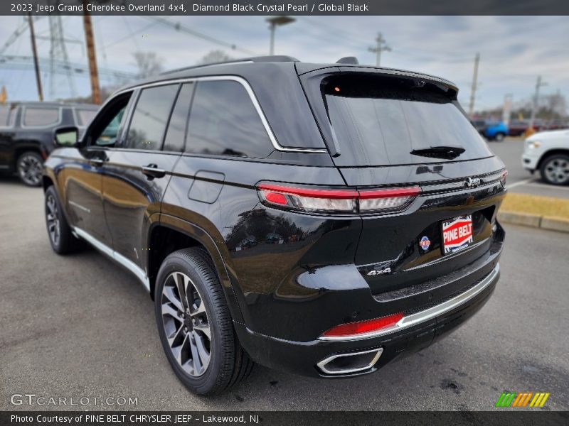 Diamond Black Crystal Pearl / Global Black 2023 Jeep Grand Cherokee Overland 4x4